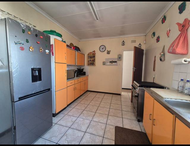 3 BEDROOM FREEHOLD FOR SALE IN VANDERBIJLPARK CE 5